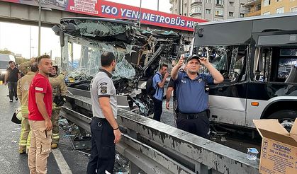 İSTANBUL - Avcılar'da iki metrobüs çarpıştı (4)