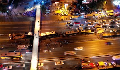 İSTANBUL - DRON - Avcılar'da metrobüslerin çarpışması nedeniyle yoğunlaşan araç trafiği havadan görüntülendi
