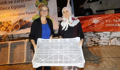 İZMİR - Bayındır'da incir üreticilerine kerevit ve file dağıtıldı
