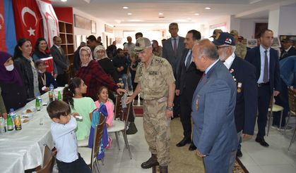 KARS - Jandarma Genel Komutanı Orgeneral Çetin, ziyaretlerde bulundu