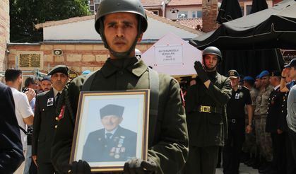KASTAMONU - Türkiye'nin en yaşlı gazisi Cesuroğlu'nun cenazesi toprağa verildi