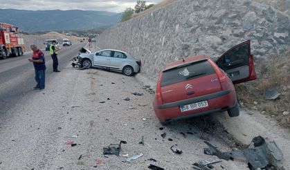 Tokat'ta iki otomobilin çarpışması sonucu 4 kişi yaralandı