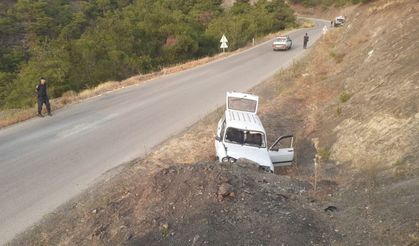 Tokat'ta toprak yığınına çarpan otomobildeki 4 kişi yaralandı