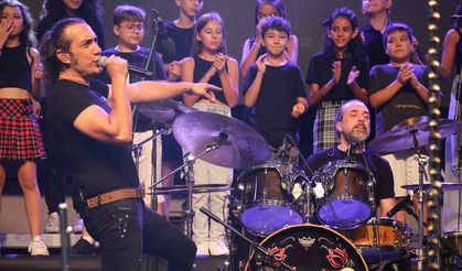Uşak'ın kurtuluşunun 100. yıl dönümü dolayısıyla sanatçı Kıraç konser verdi