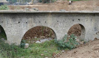 Trabzon İnce Su Kemeri Köprüsü, toprak altında kaldı!