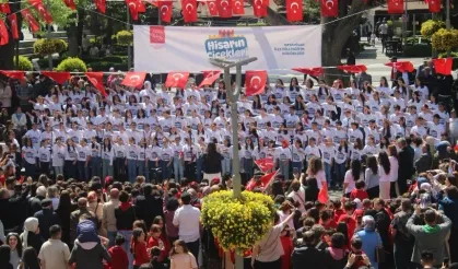 Trabzon'da Hisarın Çiçekleri Çocuk Korosu 23 Nisan'da Konser Verdi