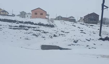 Trabzon'da Mayıs ayında kar sürprizi! Bir anda beyaza büründü