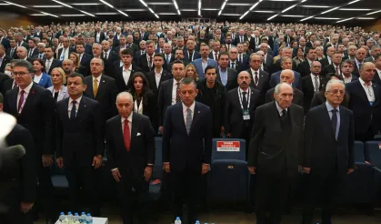 CHP'de Olağanüstü Kurultay Başladı: İmamoğlu’na Temsili Koltuk Ayrıldı