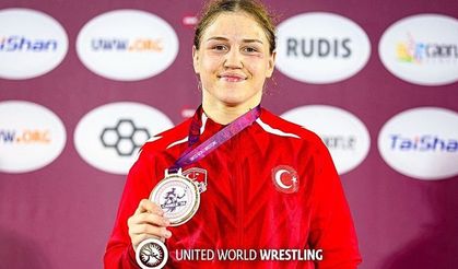 Avrupa’da Başarı Getiren Trabzonlu Güreşçilere Coşkulu Karşılama