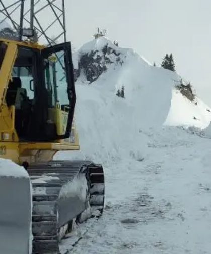 Artvin'in Macahel Geçidi'nde Karla Mücadele: Kar Kalınlığı 6-7 Metreye Ulaştı