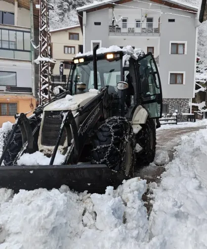 Trabzon'un Yüksek Kesimlerinde Kar Yağışı: 18 Mahalle Yolu Kapandı