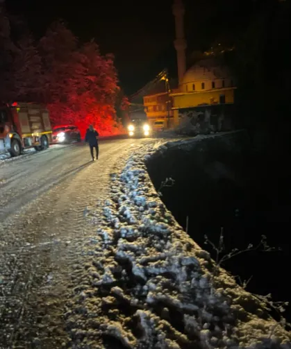 Şalpazarı’nda Buzlanma Kazaya Neden Oldu: Araç Dereye Düştü