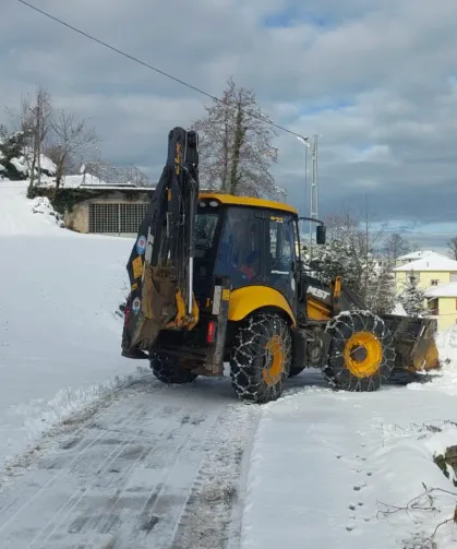 Trabzon’da Kırsal Yollarda Karla Mücadele Aralıksız Sürüyor