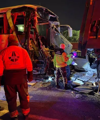 Sakarya TEM Otoyolu’nda Zincirleme Kaza: 1 Ölü 27 Yaralı