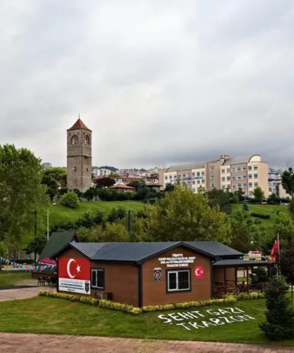 Trabzon’da Şehitler İçin 20 Metrelik Bayrak
