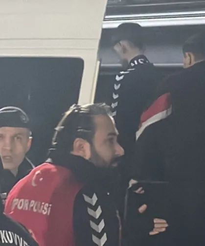 Trabzonspor Otobüsünü Taşlayan 5 Şüpheli Adliyede