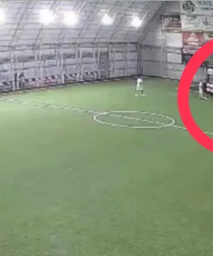 Öğretmen Halı Sahada Hayatını Kaybetti