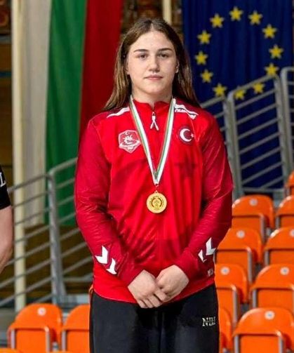 Trabzonlu Beyzanur Akkuş Bulgaristan’da Altın Kazandı