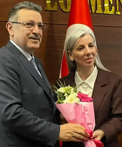 Trabzon Büyükşehir Meclisi’nde 8 Mart İçin Çiçek Jesti