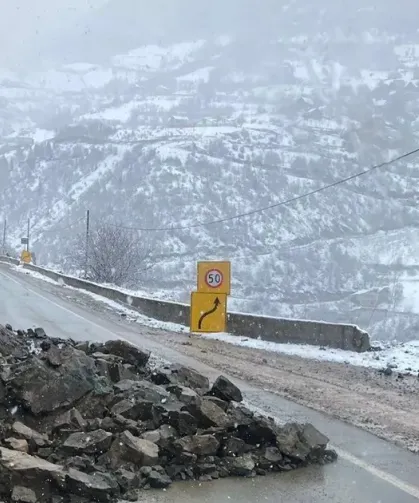 Gümüşhane-Giresun Yolunda Heyelan Paniği