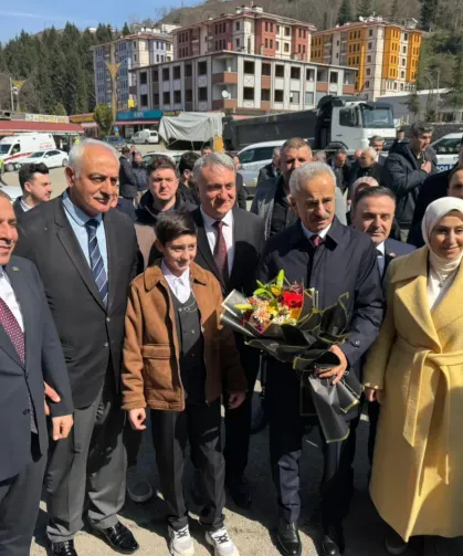 Bakan Uraloğlu Hayrat’ta Esnafla Buluştu