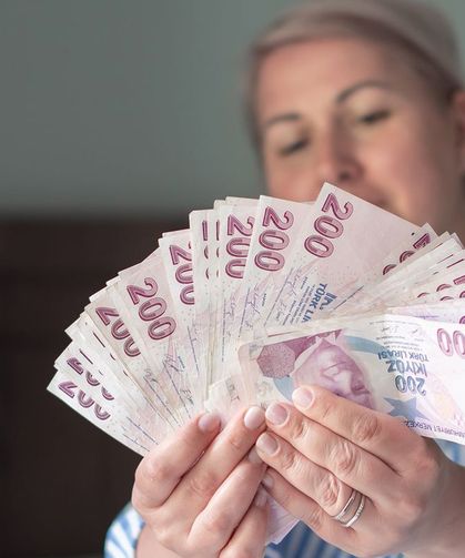 Emekli Maaşı Ve İkramiye Ödemeleri Başladı