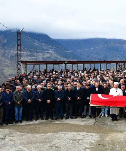 Trabzon’da Sevilen Muhtar Son Yolculuğuna Uğurlandı