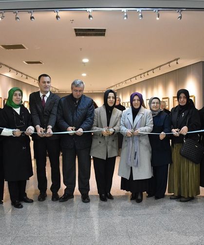 Trabzon’da Gül Ve Kalem Sergisi Açıldı