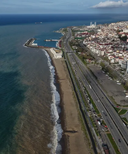 Trabzon Sahilinde Fırtına Sonrası Çamur Görüntüsü