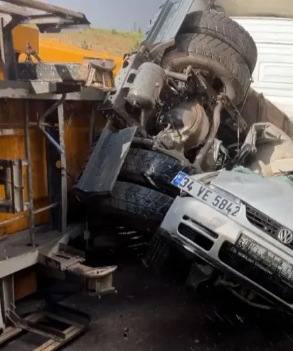 TEM Otoyolu’nda Zincirleme Kaza 2 Kişi Hayatını Kaybetti