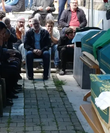 Trabzonlu Aile Gözyaşlarıyla Son Yolculuğuna Uğurlandı