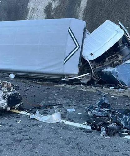Giresun'da Kamyonet İle Otomobil Çarpıştı: 6 Yaralı