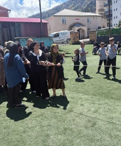 Trabzon'da Anneler Okul Bahçesinde Doyasıya Eğlendi