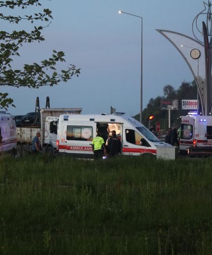 Rize’de Kamyonla Otomobil Çarpıştı: 6 Yaralı