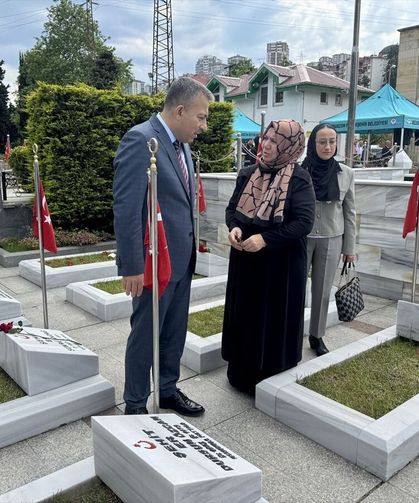 Trabzon Valisi Şahin'den Şehitliğe Bayram Ziyareti