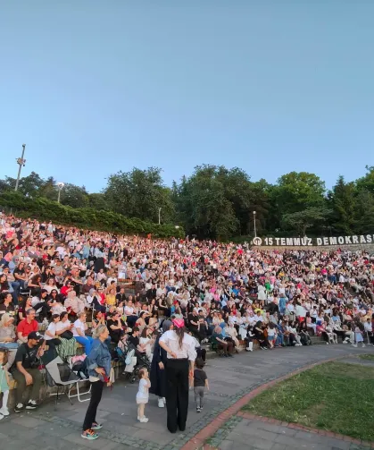 Trabzon'da Öğretmenlerden Nostalji Dolu Konser
