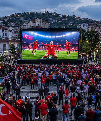 Trabzon'da Milli Maç Coşkusu Meydana Taşınıyor