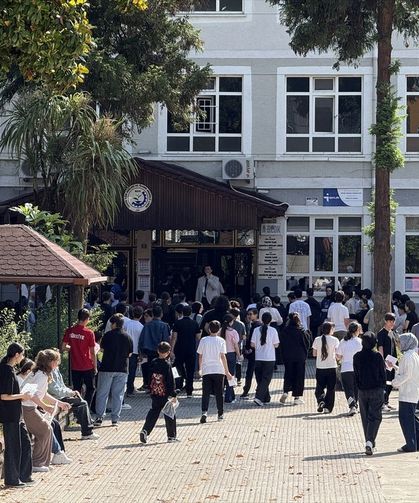 Trabzon Ve Çevre İllerde LGS'ye 24 Bin 875 Öğrenci Katıldı