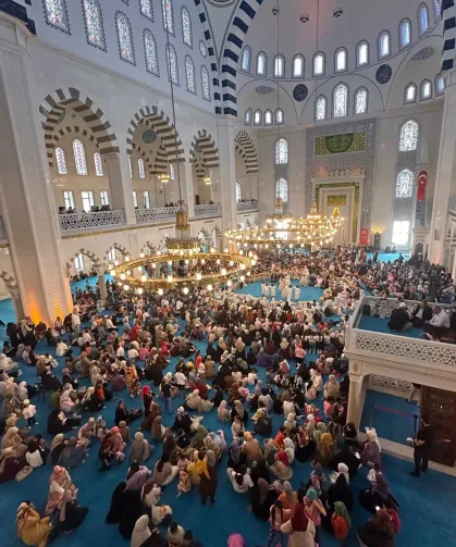 Hanife Hatun Camii'nde 2 Bin Öğrenci Buluştu