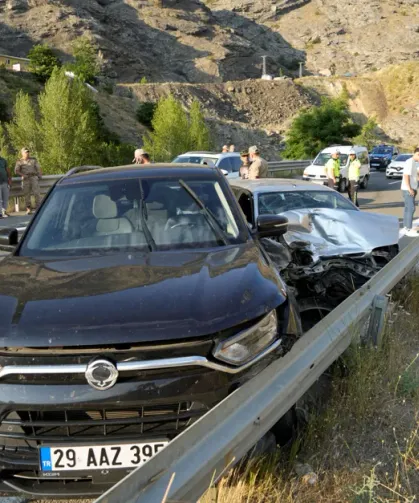 Gümüşhane'de 3 Araç Birbirine Girdi! 1 Yaralı