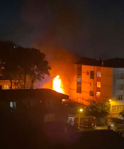 Samsun'da Boya Deposunda Yangın Çıktı