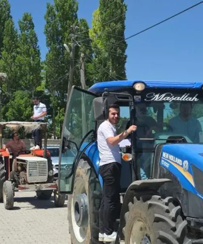 Trabzonluların Van’da Traktörlü Düğün Konvoyu Şaşırttı