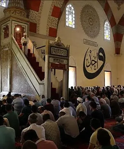 Cuma Hutbesinde Yetimlere Sahip Çıkma Çağrısı