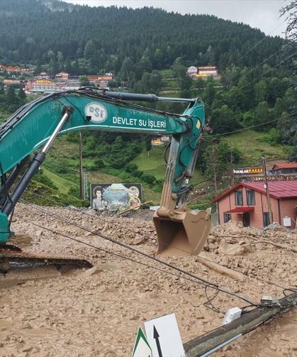 Uzungöl'de Taşan Koşon Deresi İçin Ekipler Sahada