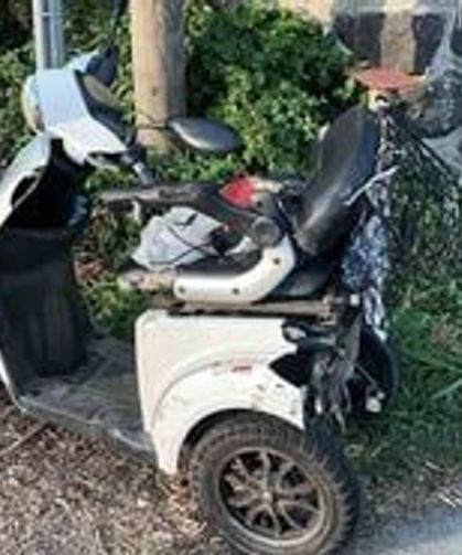Beşikdüzü’nde Minibüs Akülü Araca Çarptı