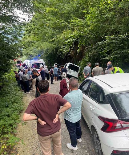 Araklı'da Araç Kanala Düştü: 5 Yaralı