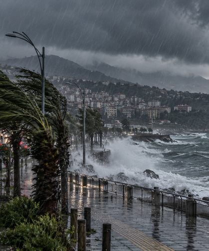 Meteoroloji Trabzon İçin Alarm Verdi: Yağış Ve Fırtına