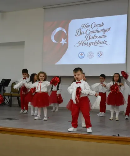 Trabzon’da Özel Çocuklardan Cumhuriyet Balosu