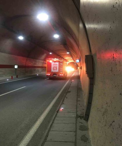 Maçka T2 Tüneli'nde Otomobil Alev Aldı