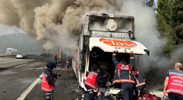 SAKARYA - Seyir halindeki otobüste çıkan yangın söndürüldü